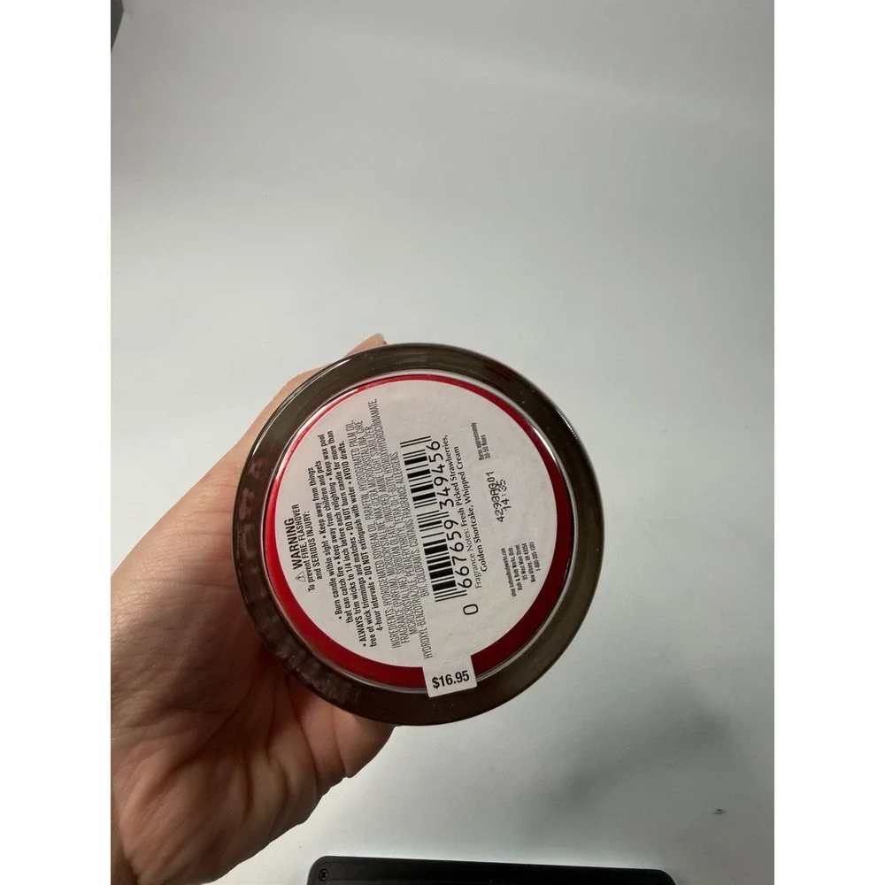 Bath & Body Works Single Wick Candle HAPPY BIRTHDAY Strawberry Pound Cake